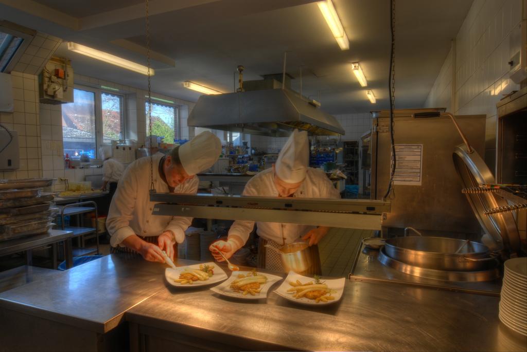 Hotel-Landrestaurant Schnittker Delbrück Buitenkant foto